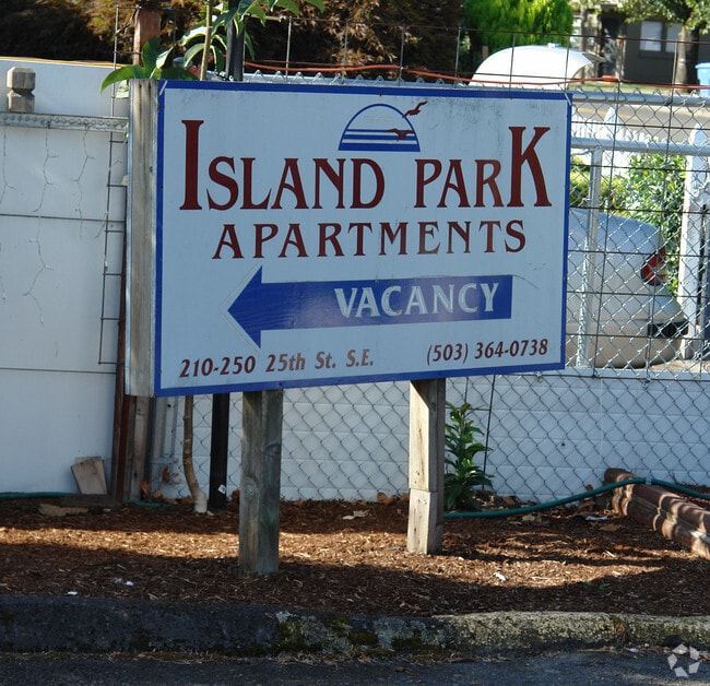 Island Park Apartments