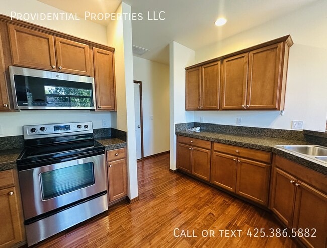 7625 NE 201st Pl