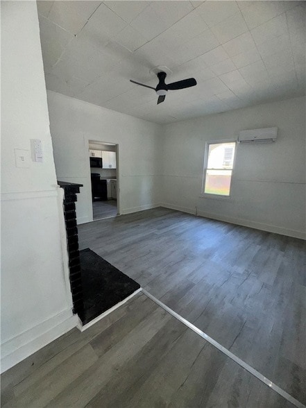 6 Riverside St