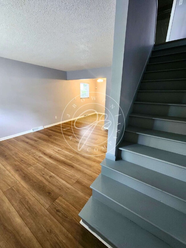 Photo - Beautifully updated 2 story 2 bed townhome! Central air! Unidad D