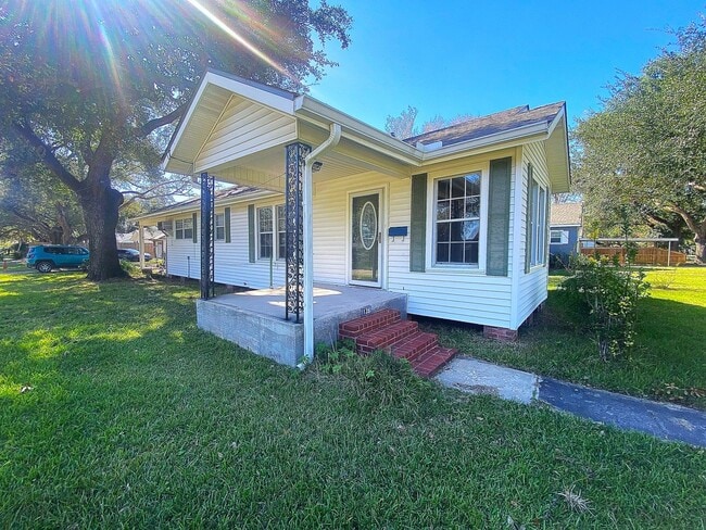 Photo - 3BR/2BA Home with Garage in an Established Lake Charles Neighborhood