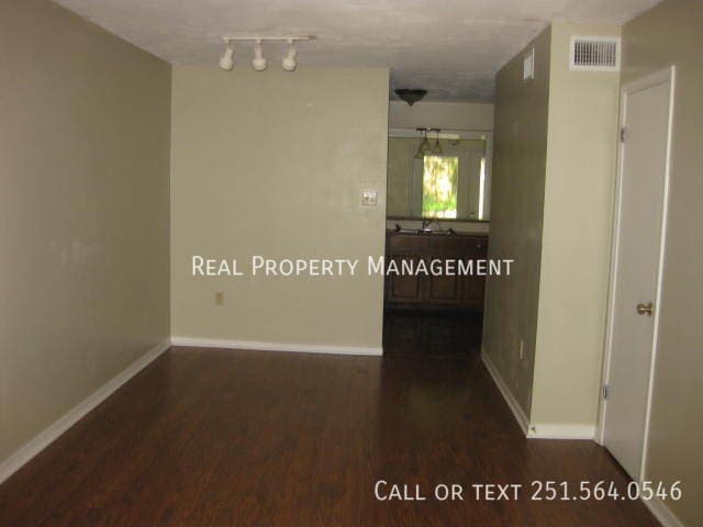 Photo - 959 Dickenson Ave