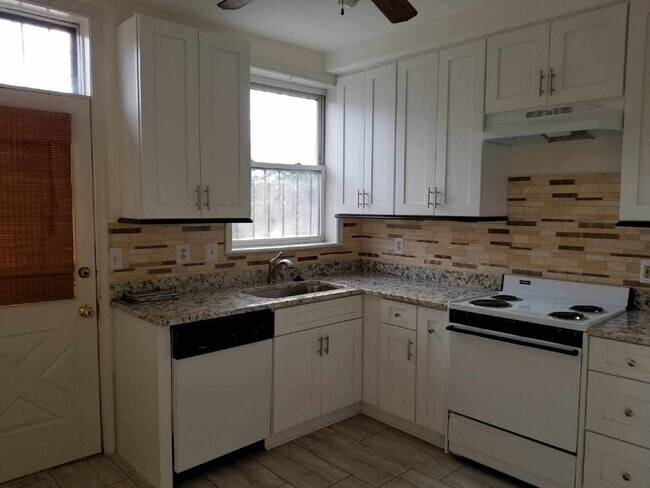 Photo - Sophisticated NW DC Home Featuring 3 Bedrooms, Fireplace & Outdoor Oasis