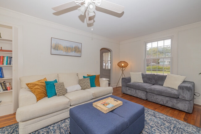 Photo - 1049 Buist Ave