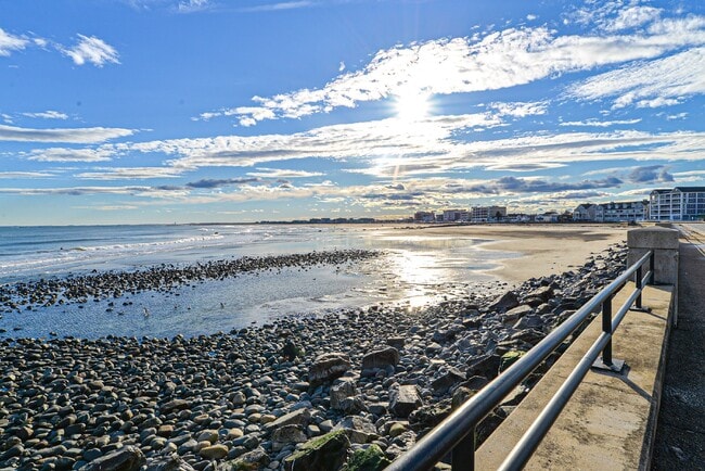 Building Photo - WINTER RENTAL Gorgeous 2 bedroom very spac... Unit 205