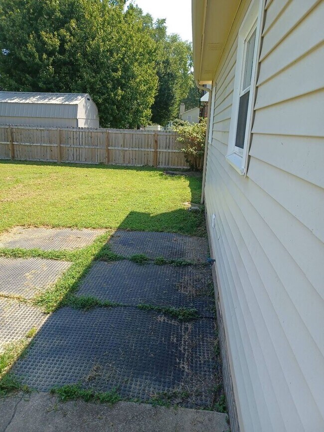 421 Bluff Dr