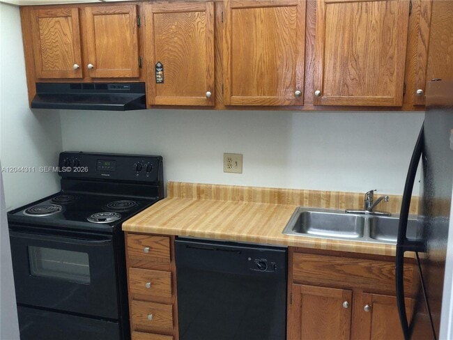 Photo - 3750 Inverrary Dr Unidad 2Q