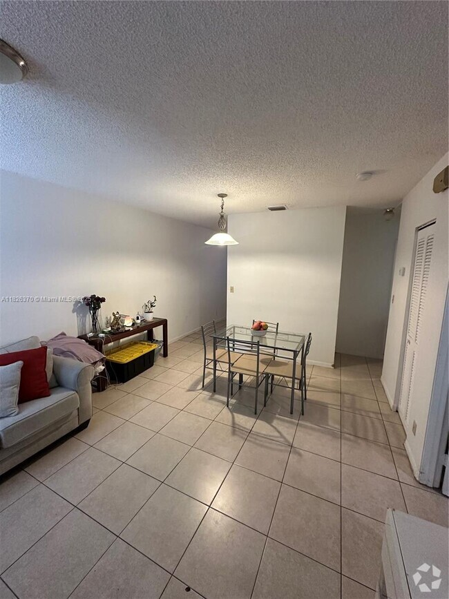 Building Photo - 6 NW 7th Ave Unit 1 Rental