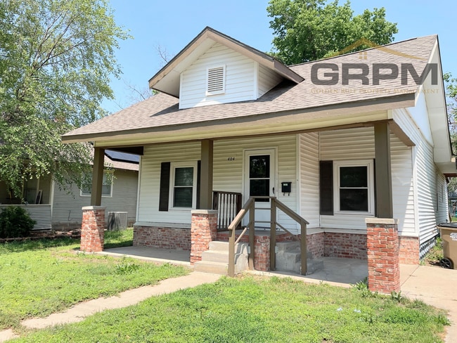 Building Photo - Spacious 3-Bedroom, 1.5 Bathroom Home