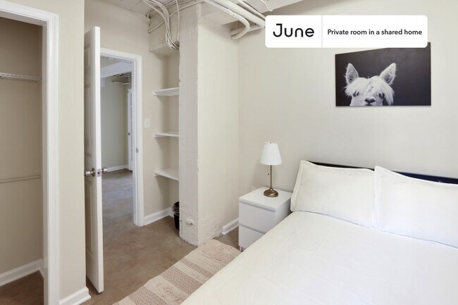 Room in Shared 5 bed/2 bath home in Dupont Circle