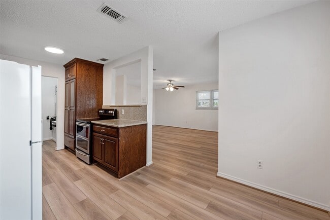 Photo - 910 Judiway St