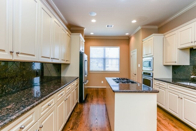 Photo - 1714 Van Buren St