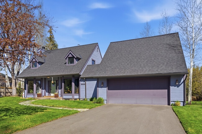 Photo - 2635 Little Kate Rd