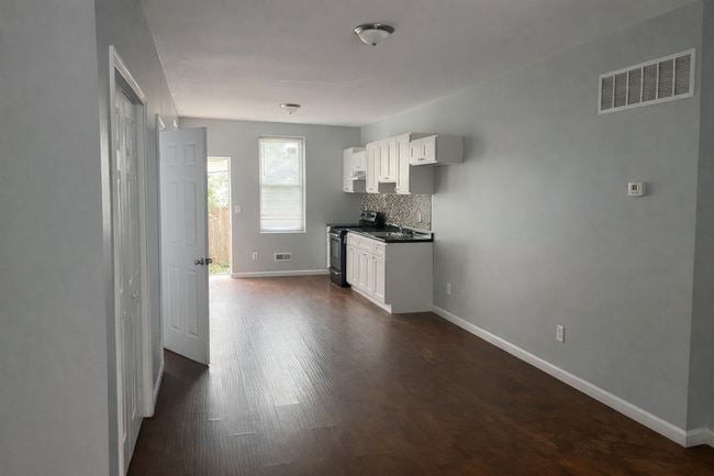 Building Photo - 2132 N 32nd St