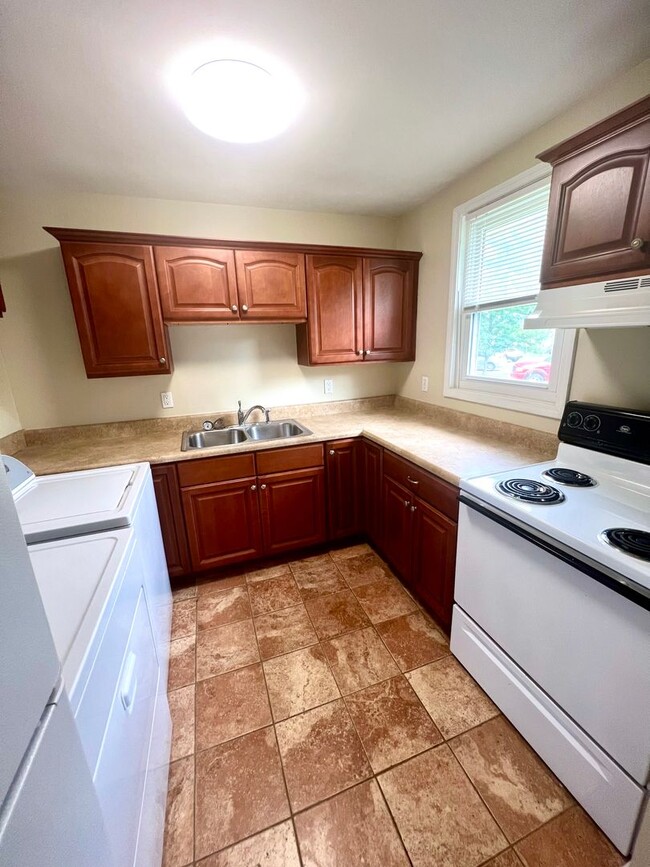 Photo - 2 Bedroom 1 Bath Culdesac Duplex in Inglewood for Rent. It’s great!