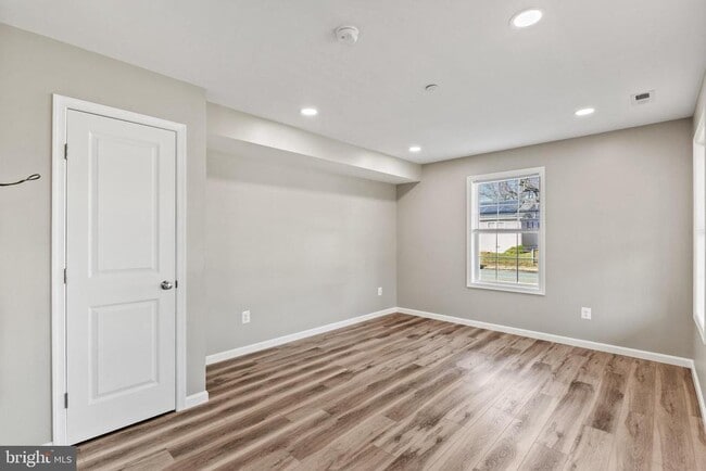 Photo - 41577 Church St