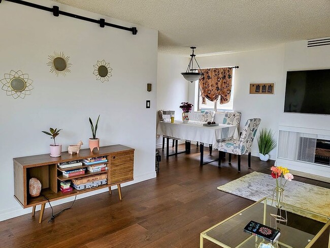 Photo - 1001 Queen Anne Ave N Unit Apartment