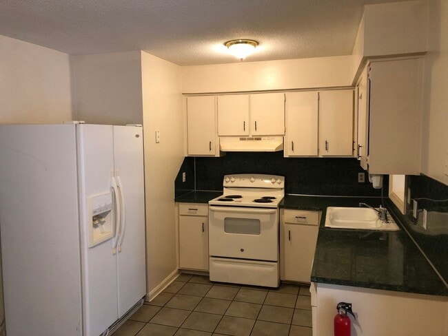 Photo - 468 Bowen Blvd