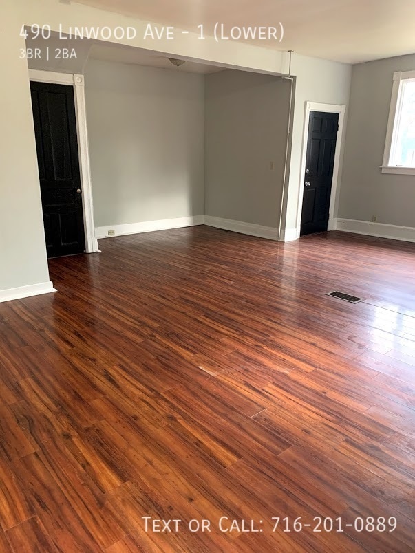 Photo - 490 Linwood Ave Unidad 1 (Lower)