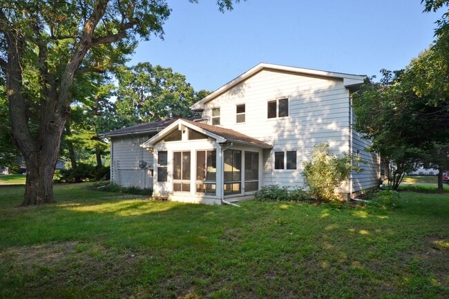 Photo - Spacious 5-Bed 3-Bath Home in Edina - Available Now!