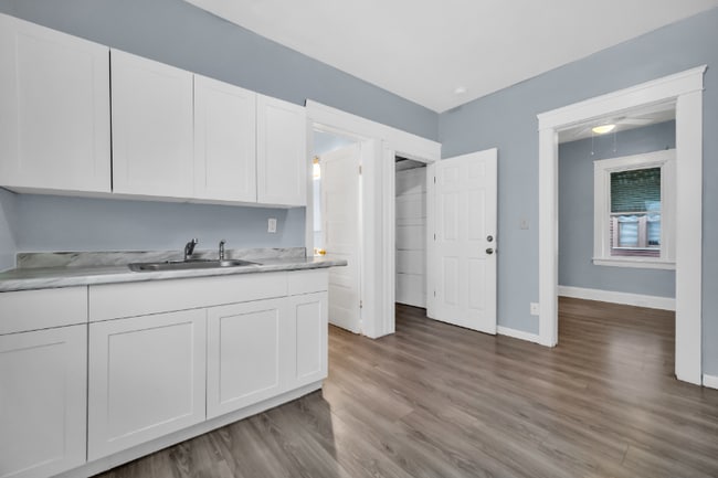 Photo - 2826 E 124th St Unit B