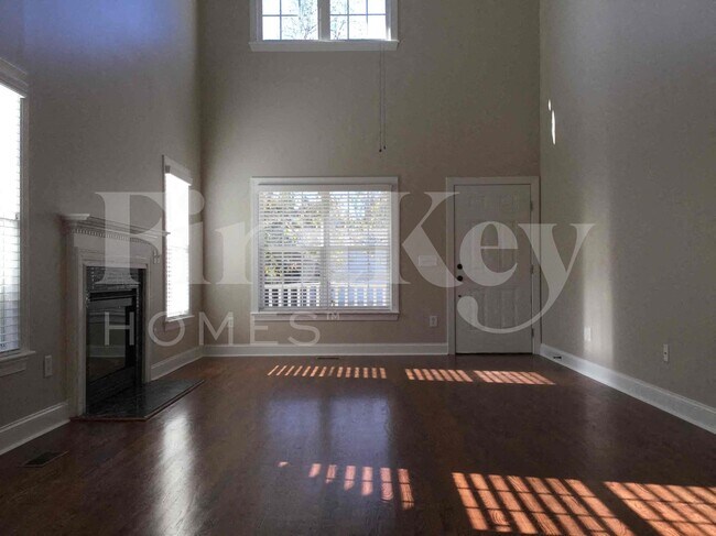 Photo - 457 Riverglen Dr NW