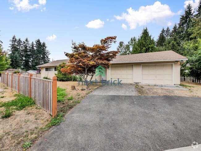 Building Photo - 3 Bed and 1 Bath Single-family Home is Ava...