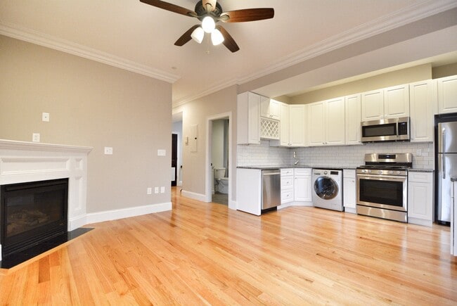 Building Photo - 57 W 7th St Unit 3