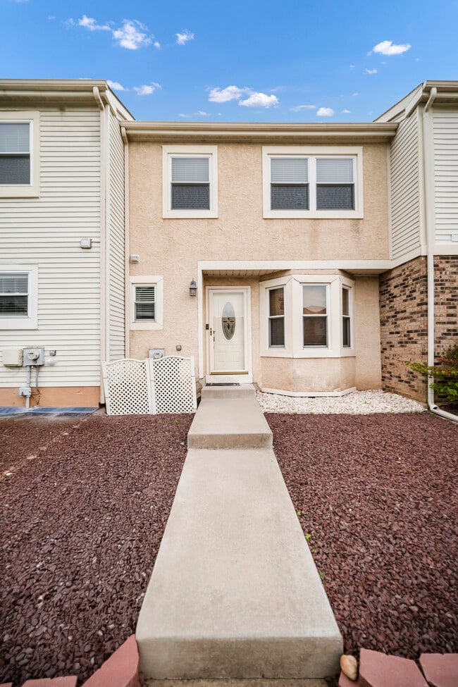Photo - 308 Wayne Ct Townhome
