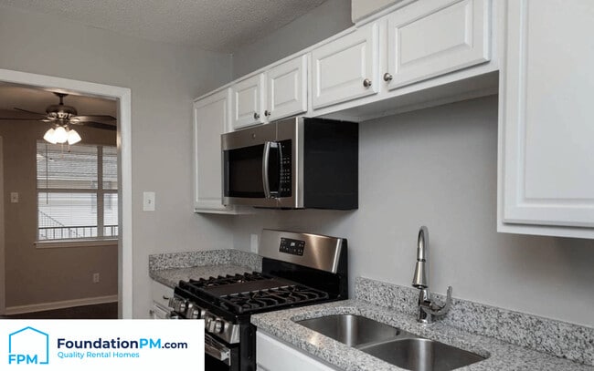 Photo - Greenlaw Apartments