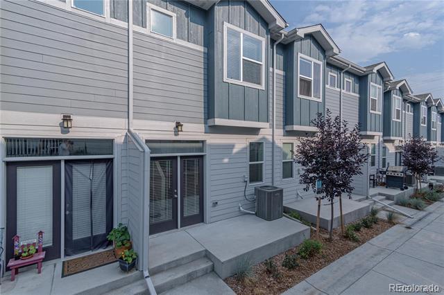 Photo - 1049 Oak Cir