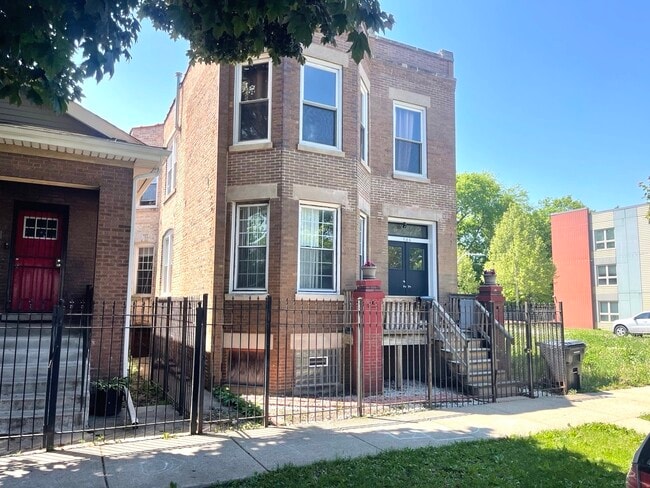 Photo - 546 N St Louis Ave Unidad 1 Rental