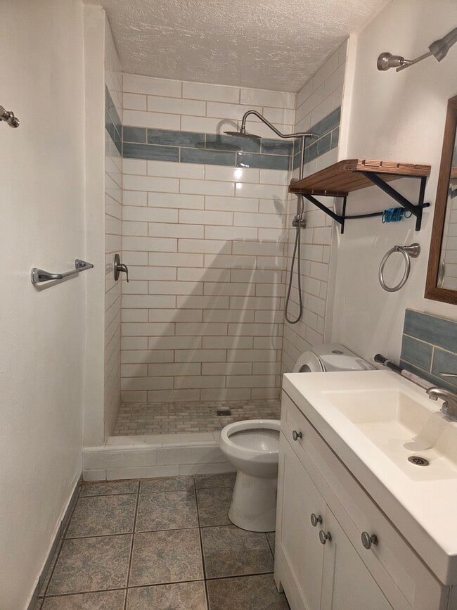 Photo - 621 Edith Blvd SE Unit B