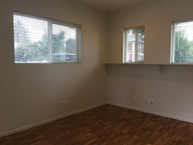 Photo - Affordable studio, available now!