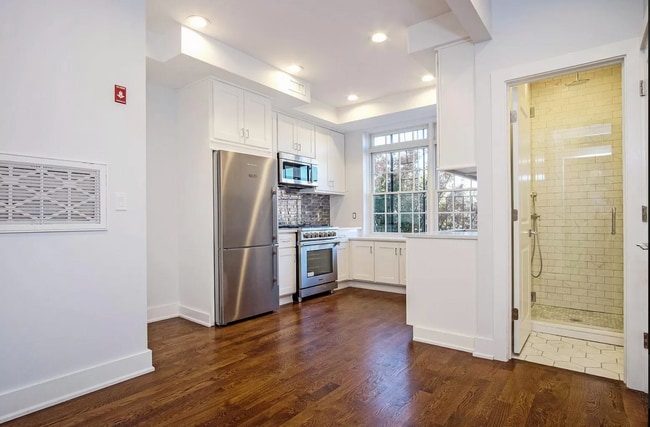 Building Photo - 266 Mamaroneck Ave Unit 1F Rental