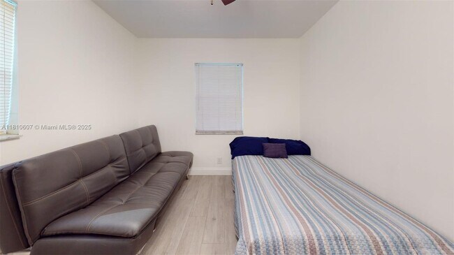 Photo - 7650 NW 33rd St