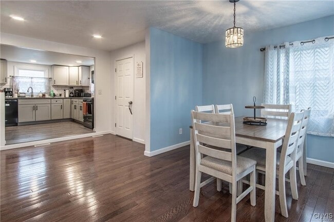 Photo - 215 Francis St