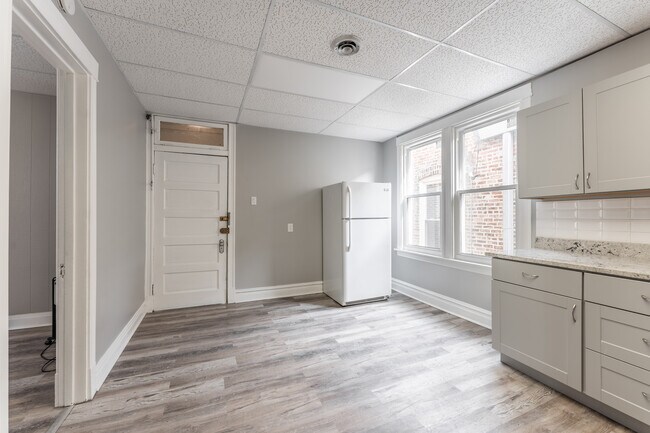 Photo - 2132 W Iowa St Unidad 1