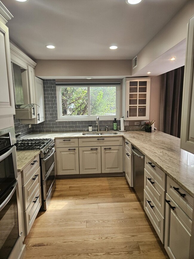 33 Buckingham Ln