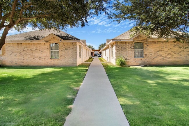 Building Photo - 1505 Tampa St Rental