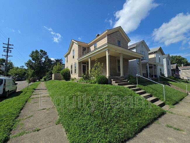 Photo - 137 S F St House