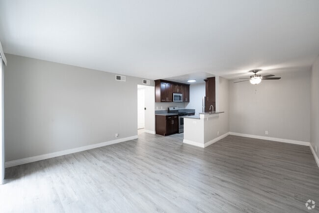 2BR, 2BA - 890SF - Dining Room - Chateau W6600 Apartment Homes