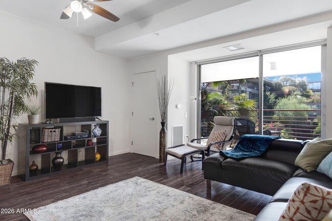 7161 E Rancho Vista Dr Unit 4003