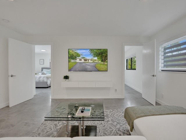 Photo - 260 NW 36th St