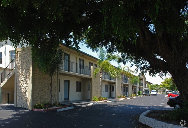 Parkcrest Apartments - Parkcrest