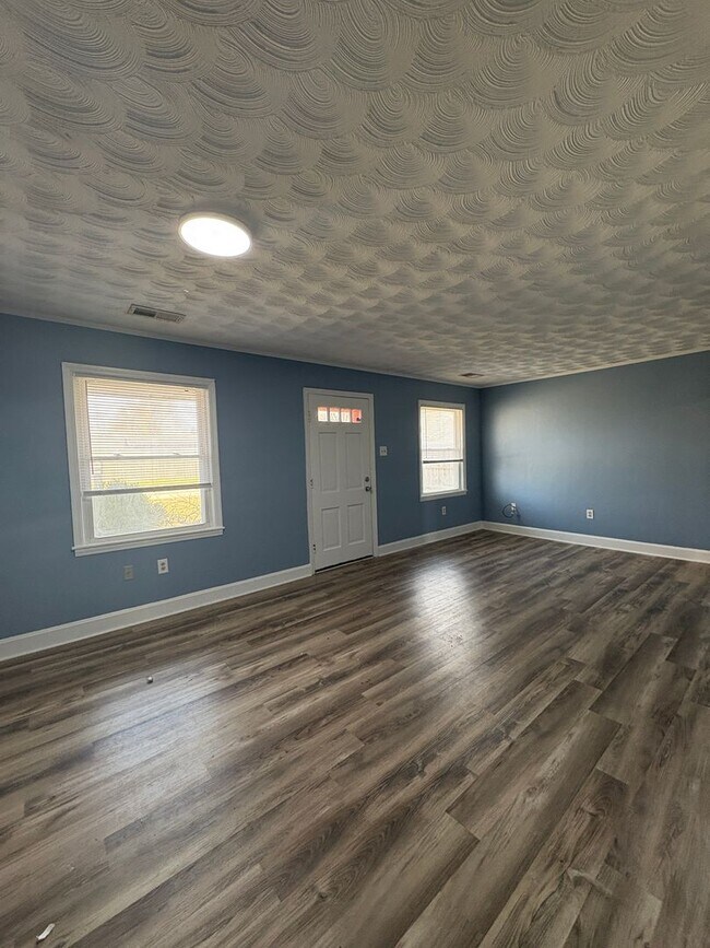 Photo - 1303 Collett Ln