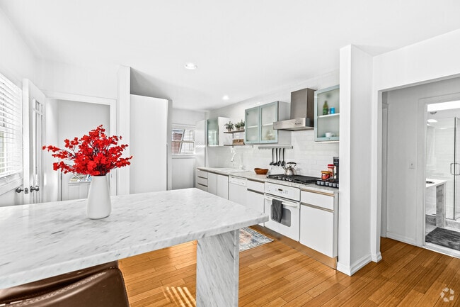 Building Photo - 429 N Washington Ave Unit 429 N. Washington Rental