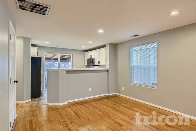 Photo - 577 SW 207th Ave