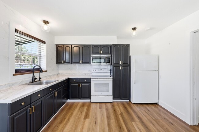 Building Photo - 2708 Hinda Rd Unit 2708