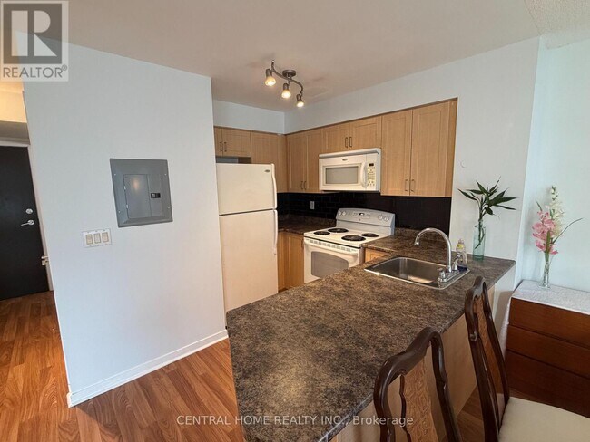 Photo - 76 Shuter St Unit 1207
